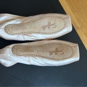 Suffolk regent pointe shoes.